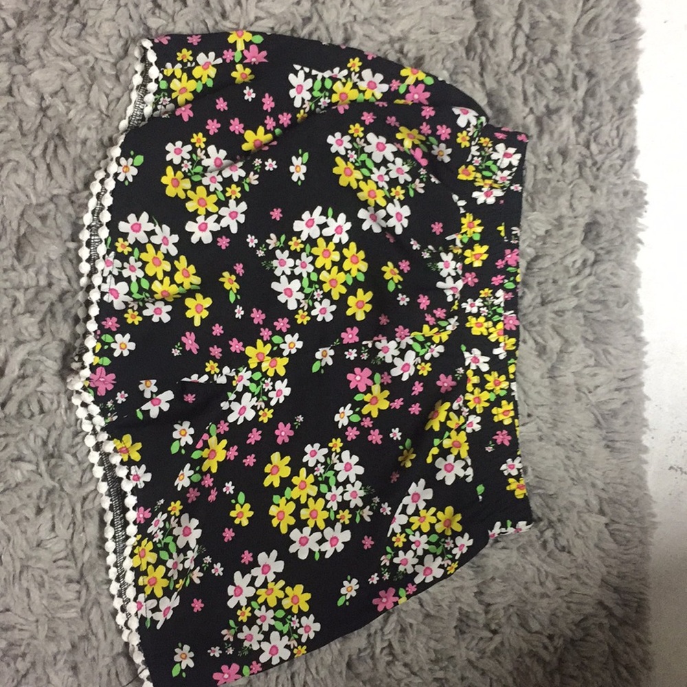 Back with floral pattern shorts